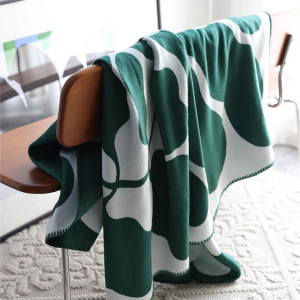 Green patterned Throw Blanket