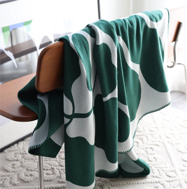 Green patterned Throw Blanket